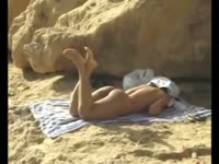Voyeur with a hunger for seeing an exposed teen finds this naked hoe on the public beach